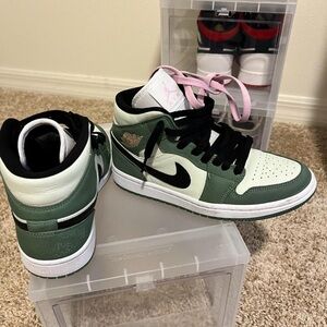 Nike Kids Green and Black Sneakers with Pink Accents